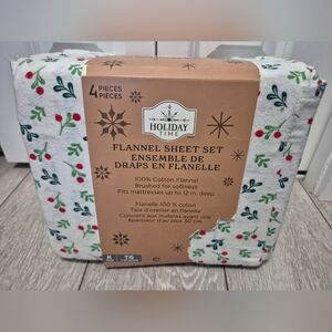 Holiday Time Mistletoes White 100% Cotton King Size Flannel 4- Piece Sheet Set